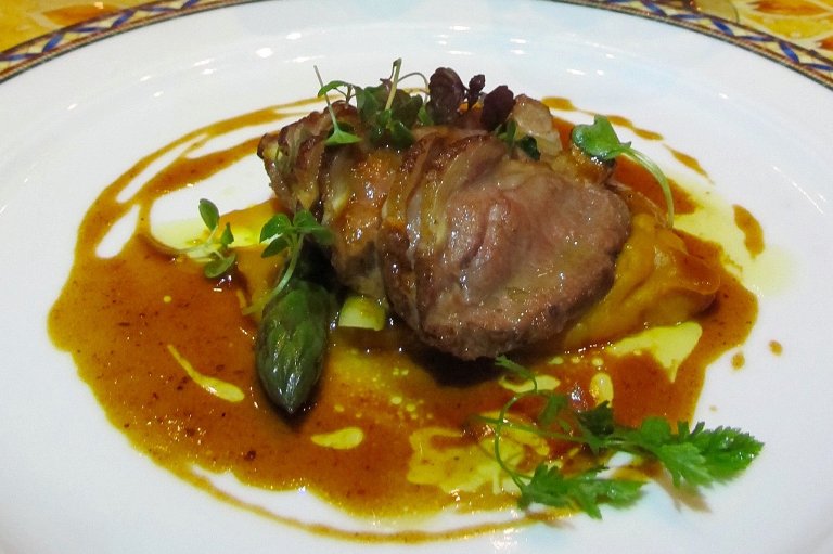 Main Tagliata di scamone d`agnello marinato, purea di zucca al timo, asparagi saltati e fondo agli agrumi Pan Roast Lamb Rump with Thyme Pumpkin Puree and Sautéed Asparagus and Citrus Glazed Lamb Jus 
