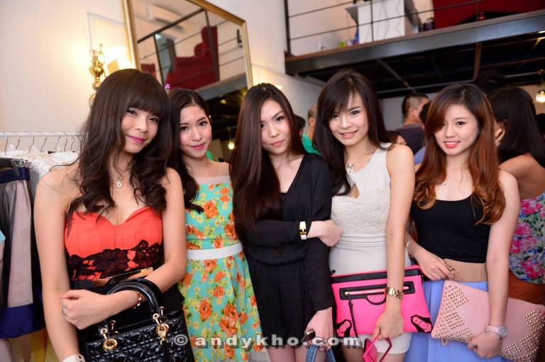 The place was teeming with pretty girls! Spot the twins!