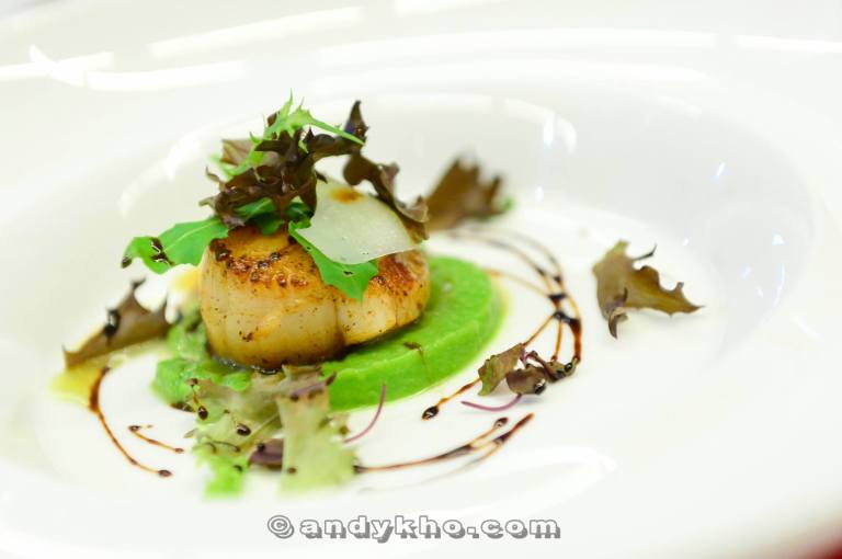 Capesante - RM58.00 - Pan-fried scallop served with warm pea and basil puree, balsamic rucola salad, and parmesan shaves. The scallop was beautifully cooked to perfection and went well with the puree. Another lovely starter!