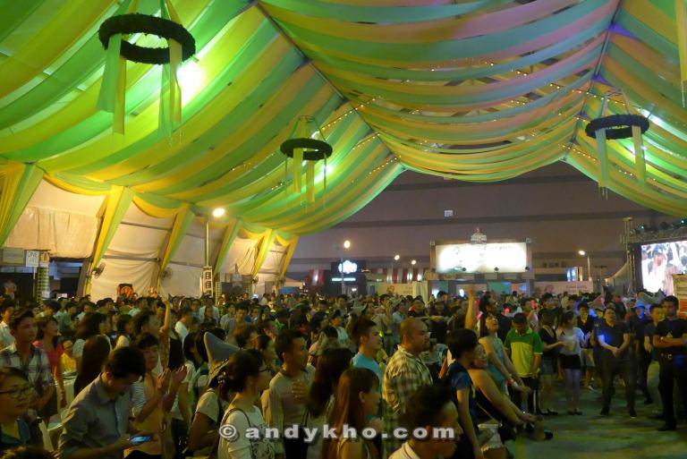 The giant marque was packed! Who says Malaysians don't know how to appreciate a good party?