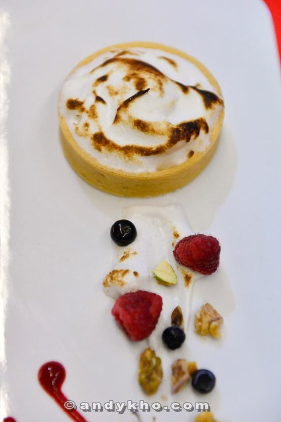 Lemon Meringue Tart - RM22.00 - lemon tart served with fresh meringue. Not having dessert with girls around is inciting a riot therefore we had to end the meal with something sweet. The lemon meringue tart was not too sweet actually and the meringue;s richness was nicely balanced out by the sour lemon flavour and the berries on the side.