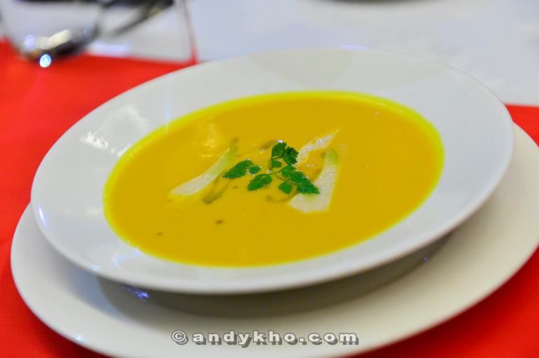 Arrosto Butternut - RM20.00 - Roasted butternut soup served with pecorino and basil oil. I love Pietro's mushroom soup but this one is slowly becoming a favourite of mine too! The earthy and creamy flavours with a smooth texture makes this a good start to the meal