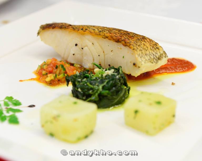 Merluzzo del Pacifico - RM65.00 - pan roasted cod fish with tomato roma gazpacho served with boiled spinach and cube potatoes. The cod was oh so fresh while the skin was crispy! The tomato gazpacho sauce lent some acidity to the dish while the spinach and potatoes made it a more hearty meal.