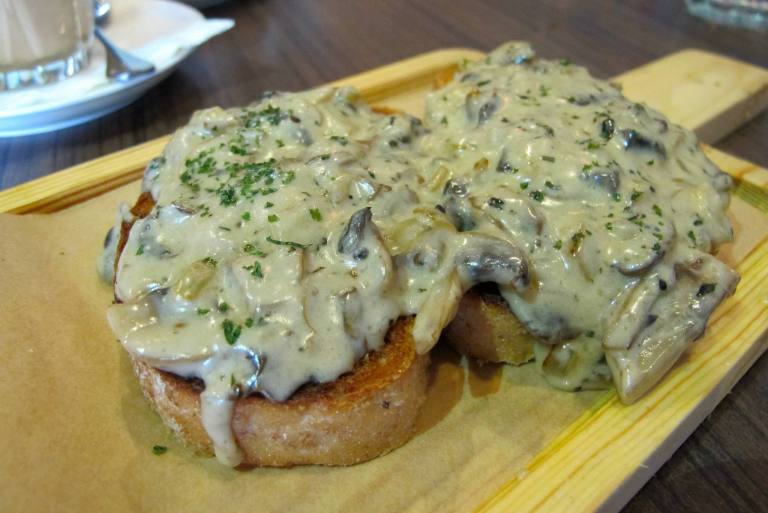 Very Creamy Mushroom Bruschetta - RM13.90 - sauteed mushrooms in a creamy garlic butter sauce with parmesan cheese. Mei Sze and I both agreed that this was awesome!