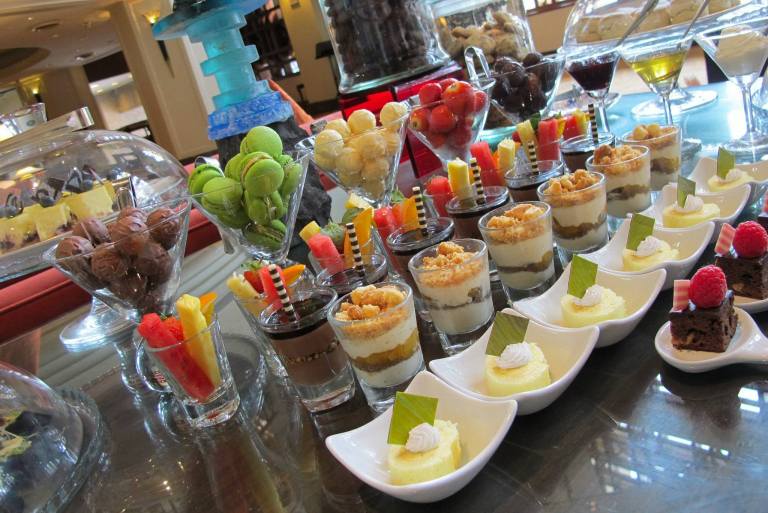 After lunch we decided to go have a cup of coffee at Toastina Café & Bar but on the way for we passed by the Pavilions Lounge and couldn't help but to stop and snap a pic of the colourful desserts which were there as part of the 