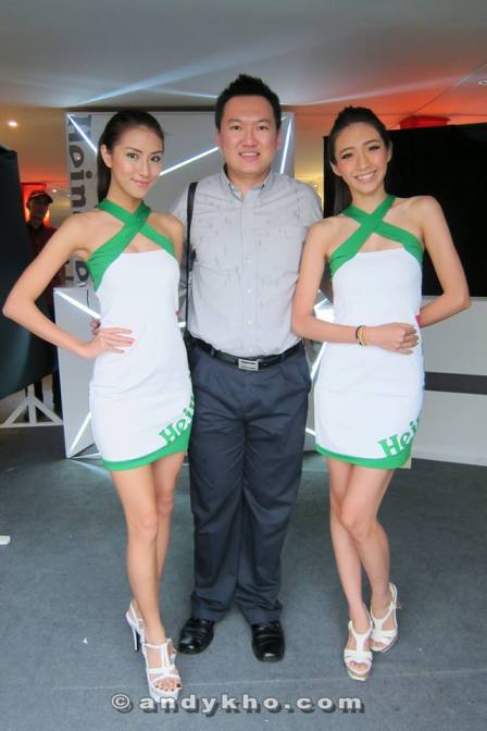 With two (2) of my favourtite freelance talents - Sonia Ng and Peggie (L - R)