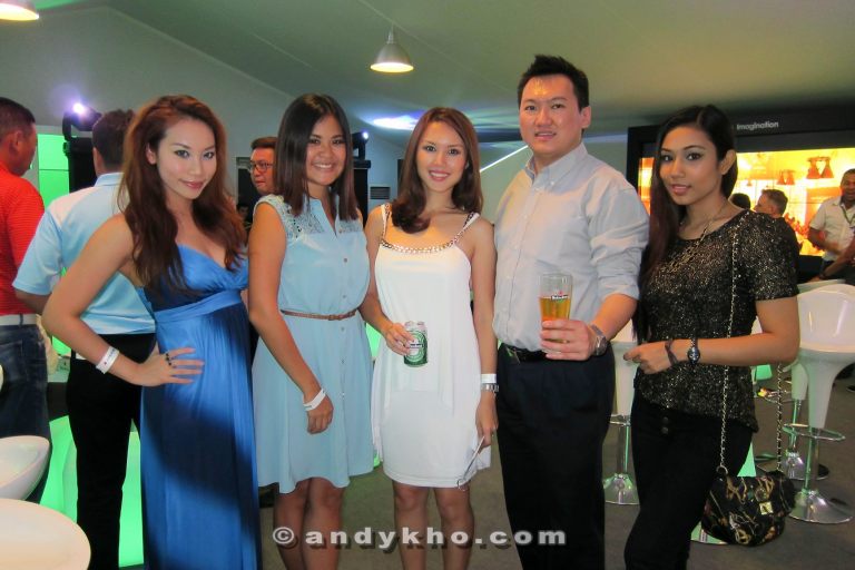 A pic with the MC of the event Julie Woon!