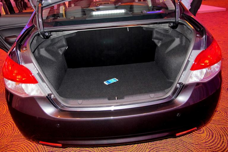 That's my phone in the boot. Threw it in the to give a little perspective.