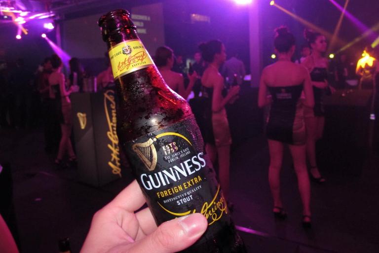 The new design features metallic gold finishes, the standout yellow racetracks of colour and the layering of contemporary typography, while the iconic “bull dog” (you know how your uncles and grandfathers will refer to Guinness as "aw kow" or "black dog"? Well that's why) remains on the neck label as the classic icon of Guinness in Malaysia, and to round things off the Arthur Guinness’ signature is a reminder of the drink's founder and heritage.