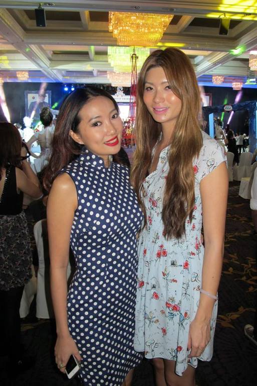Spotted some Malaysian celebs - Malaysian songstress Chelsia Ng with Miss World Malaysia 2005 Emmeline Ng