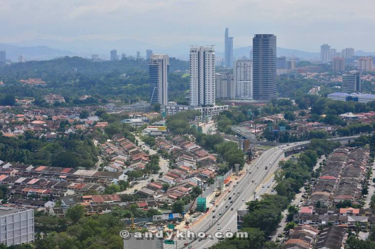 The panaromic view of Damansara and surrounding areas. We could even spot the Twin Towers and KL Tower. This was actually my first time up at Stratosphere during the daytime.