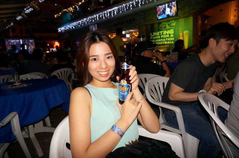 Datin tagged along even though she knows nuts about football. I just told her to support the guys in red jerseys hahaha!