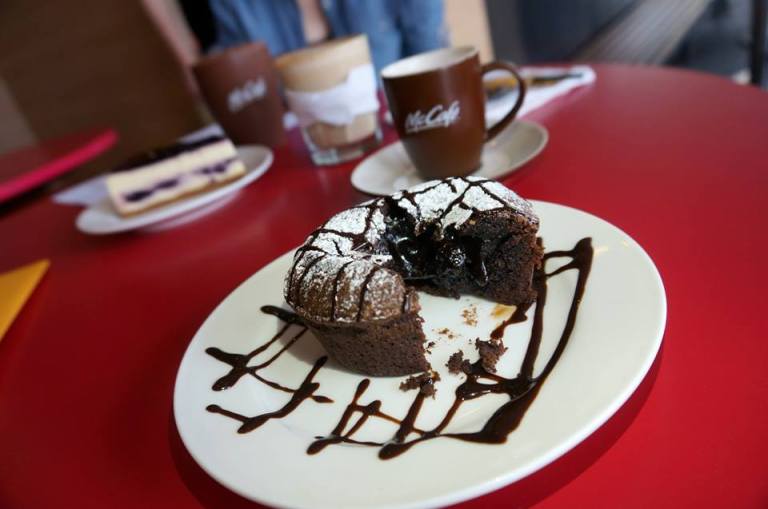 The chocolate lava cake has some nice and rich melted chocolate inside!