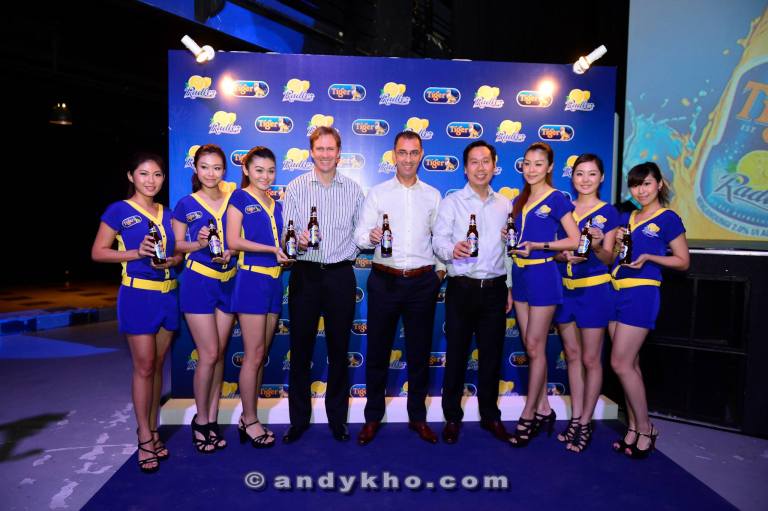 GAB's Marketing Director Bruce Dallas, Managing Director Hans Essaadi, and Sales Director Tham wih the Tiger ambassadors