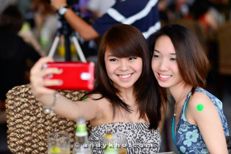 MHB's Ashley Mah and Naomi managed to wake up for the event and they did what girls love doing - selfies!