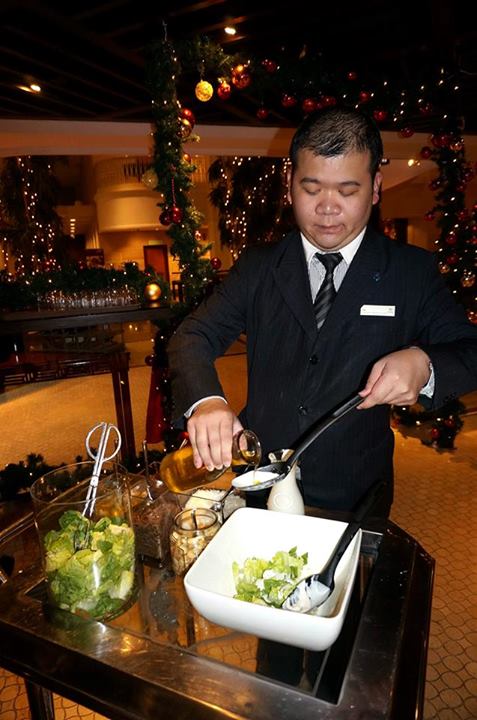 There's even a caesar salad trolley whereby the staff will come over and make the salad for you right at your table! Really saves you the trouble of mixing and tossing it yourself.