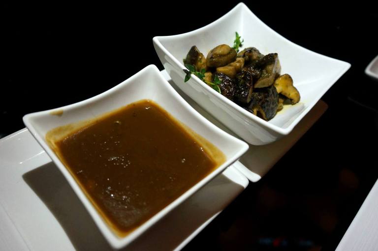 Green pepper corn with Cognac sauce (left) and a side (RM12.00) which was the Wild mushrooms with herb butter (right).