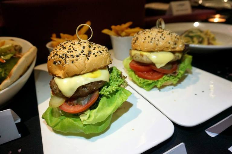 1782103_10152554561070278_799212227_n