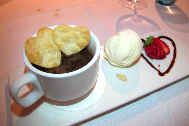 Blu Med's fondant chocolate with strawberry and ice cream - I'm quite a sucker for chocolate lava puddings and this one was pretty good. Lots of lava which went extremely well with the vanilla ice cream!