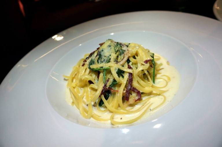Linguine Alfredo - the girls thought this was a tad too creamy but I quite liked it. Probably can't finish a whole plate on my own without getting the "jelat" feeling though so I'd suggest you share this one.