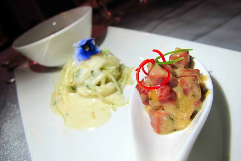 919122_647955415250929_309247844_o