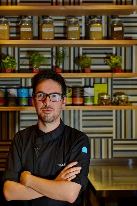 1468527_614718421907962_1762084838_n