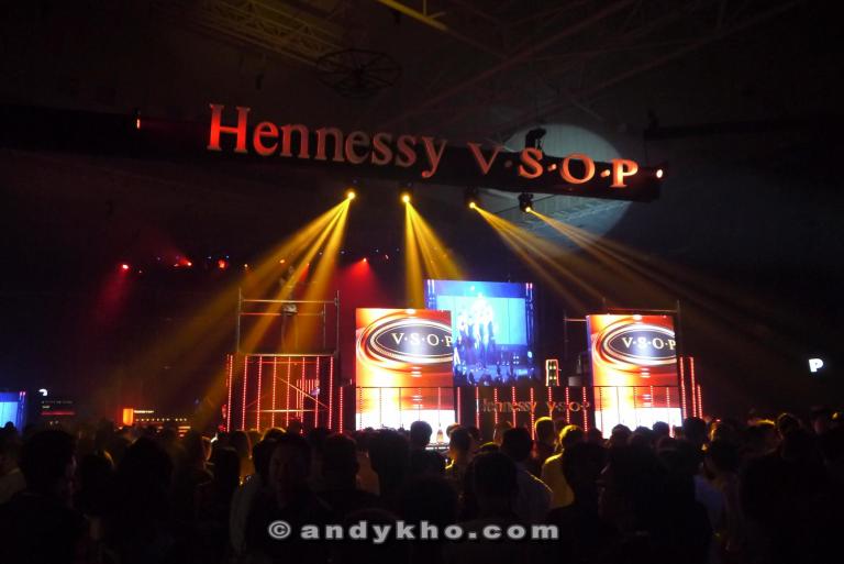 Had some signature Hennessy V.S.O.P. long drinks while in the lounge area while waiting for the party zone to open