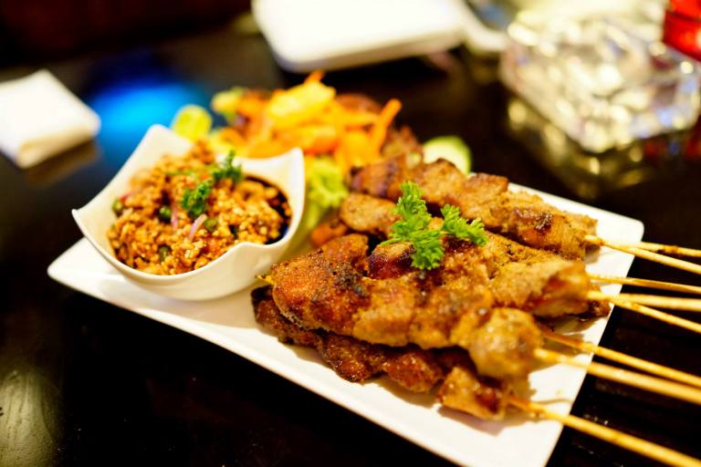 Pork Satay - RM24.00 nett - Deliciously seasoned and tender chunks of pork on satay sticks with a rather unusual peanut sauce with bits of cili padi inside it, and a little salad on the side. The peanut sauce was unlike the normal ones you get when you order satay and owner Hans says that there's some Indonesian influence here. Nevertheless it went extremely well with the pork satay with the cili padi giving quite a nice bit of zing! A great start to the meal!