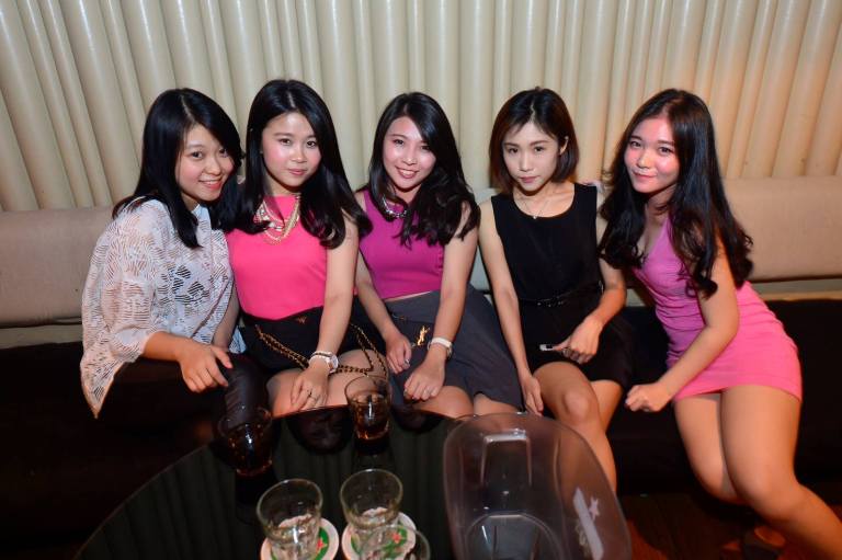 Lots of pretty chicks