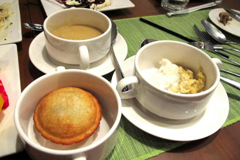 Fried Ice cream (bottom left pic) - Oh I so love a good friend ice cream which is crispy on the outside and frozen on the inside! It is made to order at the dessert station to ensure that you'll get a freshly made one!