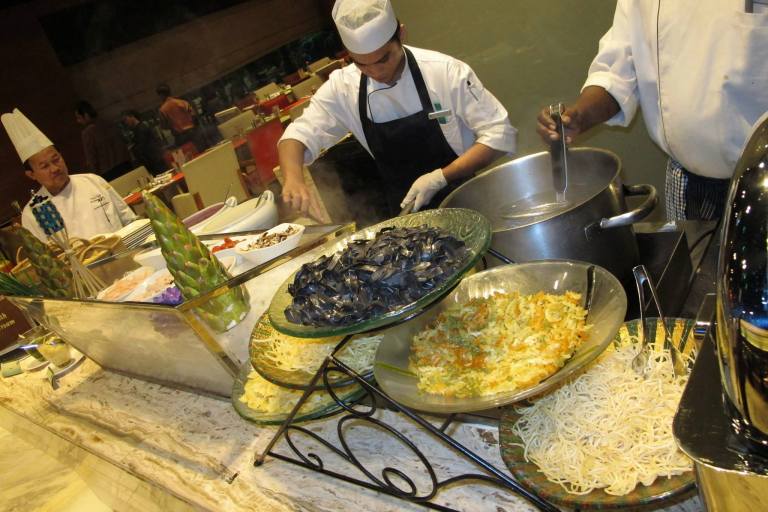 Pasta Station - choose your pasta, ingredients and sauce and the chefs will cook it for you on the spot! My beef bacon spaghetti carbonara turned out pretty good!