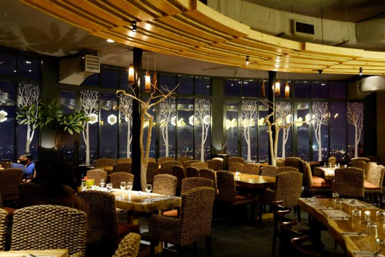 By the time we were done it was rather late so most of the diners had progressed on to the other outlets in The Roof for their second round enabling us to take some pics of the restaurant