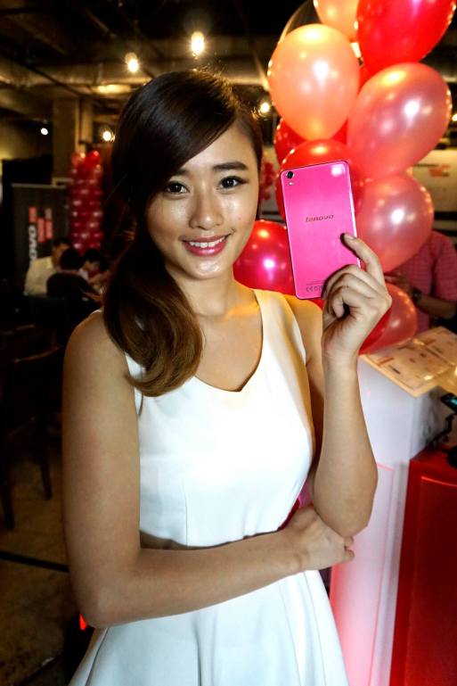 When I sent my bloggers a photos of the pink Lenovo 850S they immediately asked for the price ha ha!