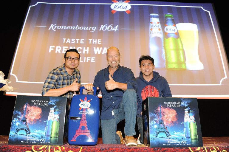 Five lucky fans walked away with the Eiffel Tower styled Kronenbourg 1664 beer tower and limited edition mini cooler.  Unfortunately I didn't win one but hopefully I will next time!