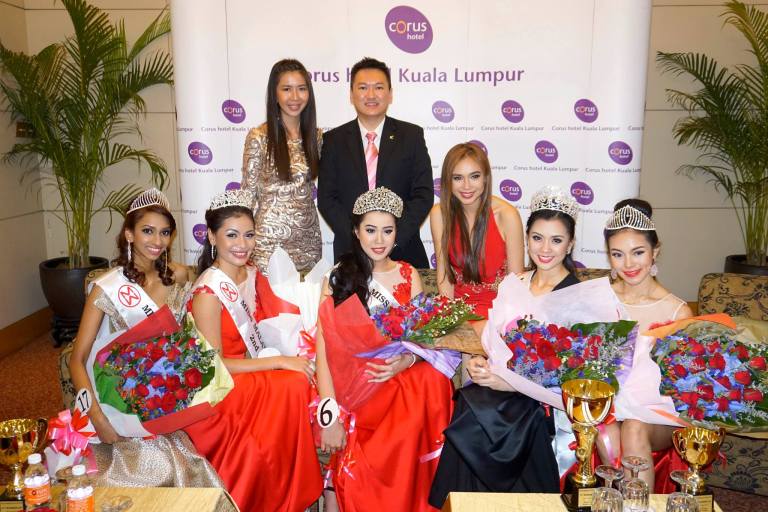 Sponsors photo with the Dato' Anna Lim, the winner and runners up