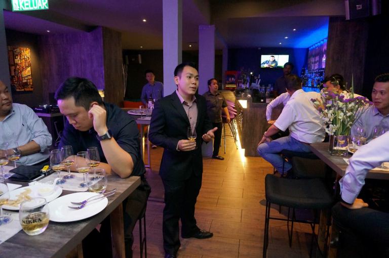 Ben leading us through the tasting session explaining the different characteristics of each variant