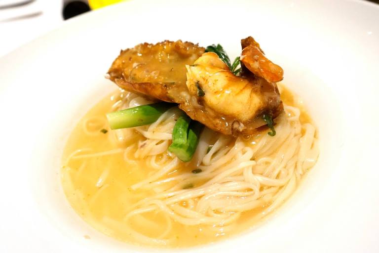 Steamed king prawns with Chinese wine & wheat vermicelli