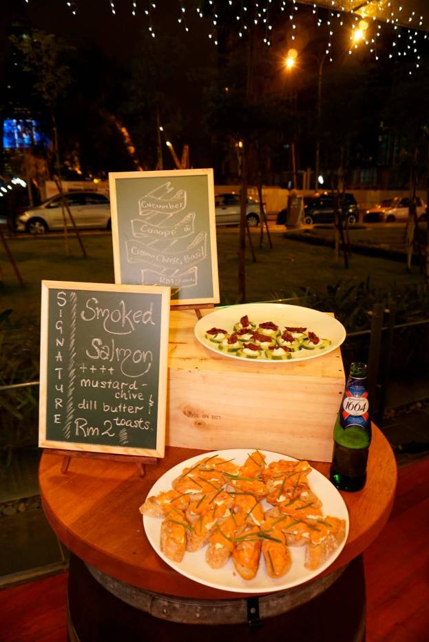 The event was done in a mini Taste MIGF style whereby you use vouchers to redeem your food. Most of the food was RM2.00 worth vouchers with the exception of the cheese, roast beef, and fresh oysters. However as we only had RM20.00 worth of vouchers we had to be rather selective.