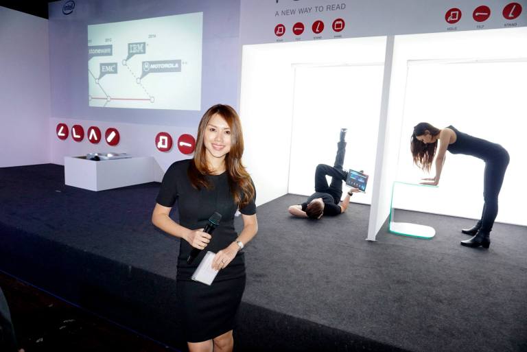 First thing I saw upon entering PLAY was the lovely Julie Woon who was the MC for the event. Did you know that Julie is my junior in secondary school? Even back then she was one of the hot chicks ha ha!