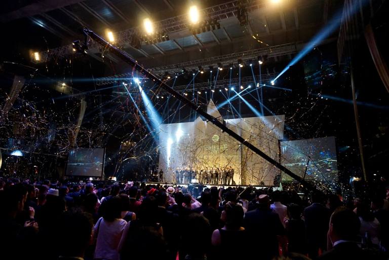 After a round of speeches, there was a flurry of confetti falling from the ceiling to officiate Damansara's newest shopping centre!