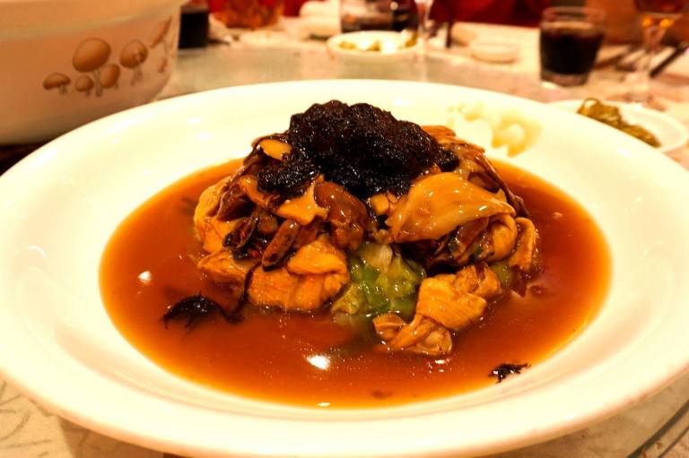 Braised Sliced Abalone with Black Moss and Dried Oyster