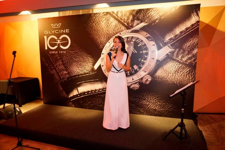 Janet Lee showing her vocal prowess