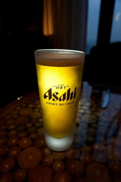Before dinner you can chill out in the lounge and have a few drinks. I chose to have a pint of Asahi Super Dry draught first before dinner.