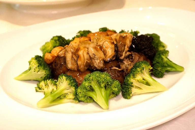 Fatt choy, whole dried scallop & garlic with broccoli 