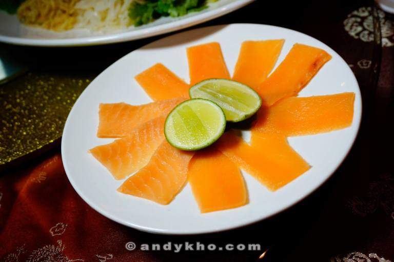 Believe it or not, this was only my second time having salmon yee sang this year although I've already been for 6 Chinese New Year dinners! A lot of restaurants showcased their unique yee sang creations such as vege/ fruit yee sangs but this remains my favourite.