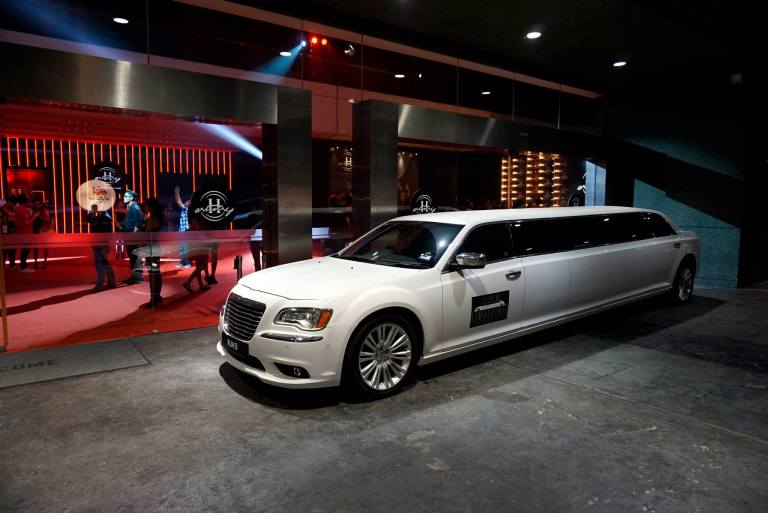 Spotted this awesome stretch limo which was used to ferry the artistes