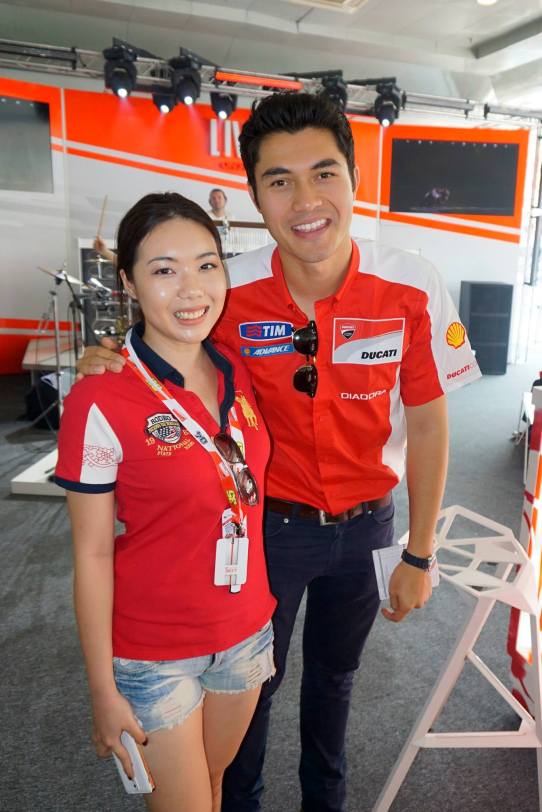 Henry Golding was the MC of the event and the girls lined up to take pics with him