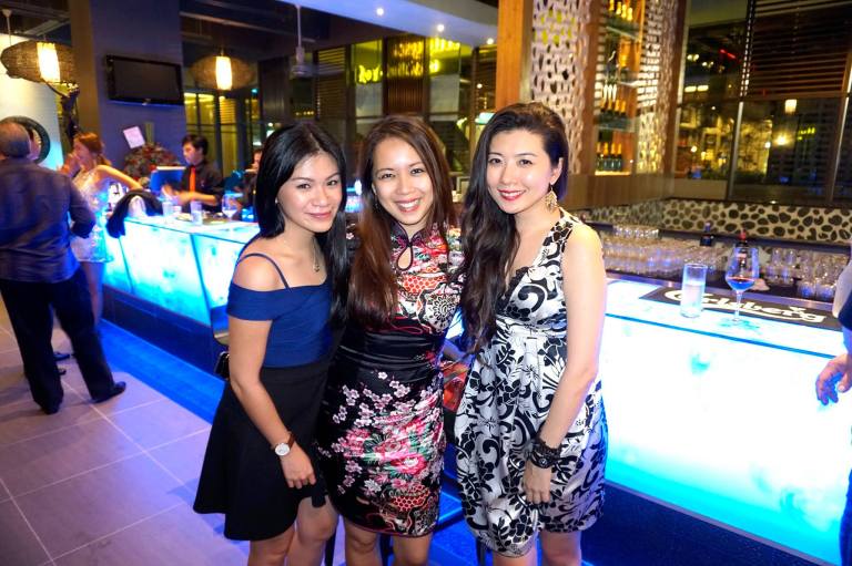 Elaine, Lena and Ruby at the open air bar area which can get really warm