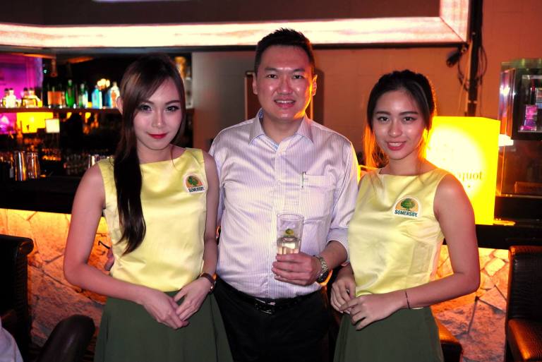 A pic with Aileen and Hanli