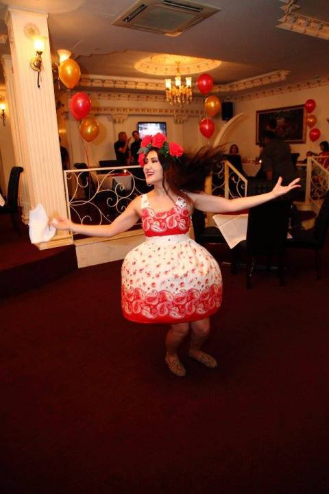 White hankerchief dance